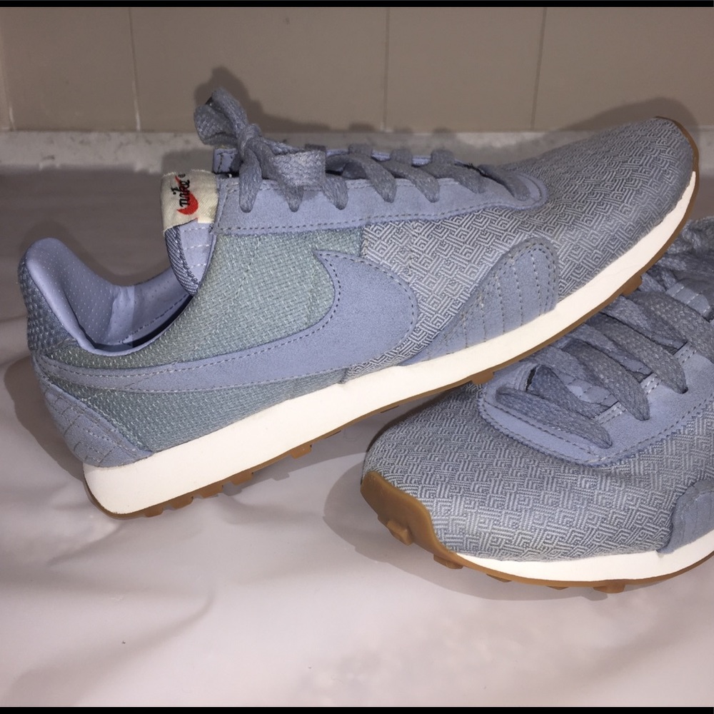 Nike Women’s Pre Montreal Racer Vintage Premium